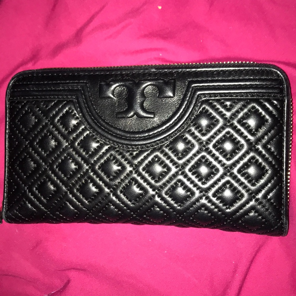 TORY BURCH FLEMING ZIP CONTINENTAL WALLET